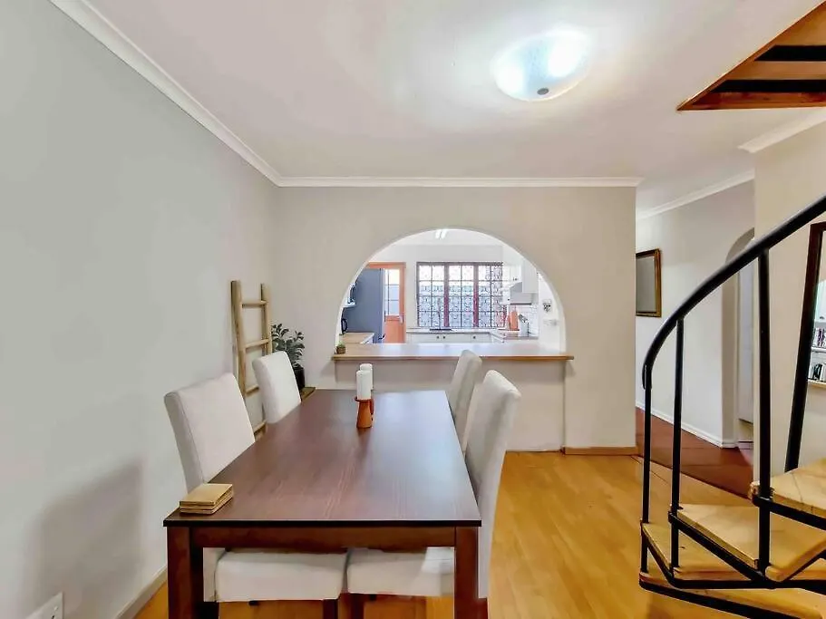 Apartment Self Check In-Family Home-4 Km From Blouberg Beach Cape Town